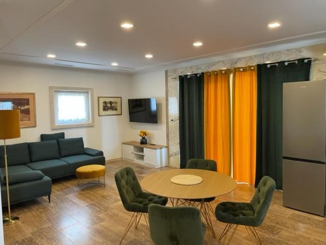 Villa Luce Mit Pool Makarska Bagian luar foto