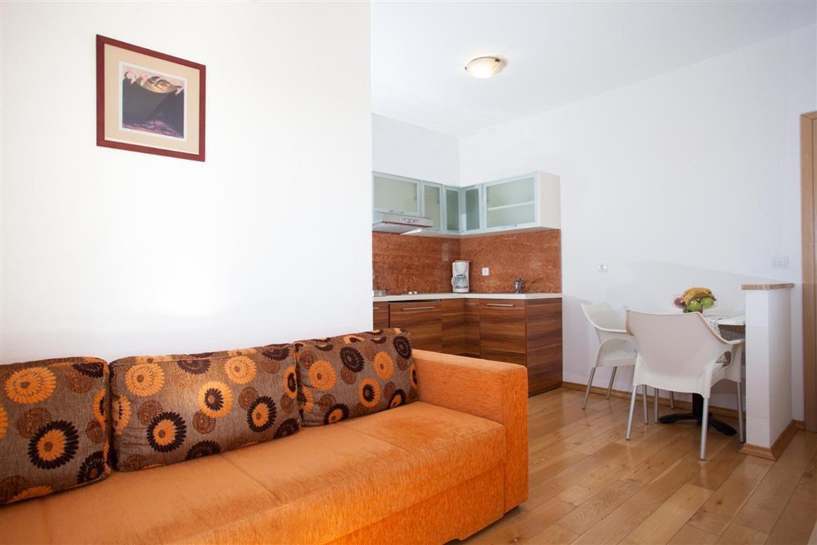 Villa Luce Mit Pool Makarska Bagian luar foto