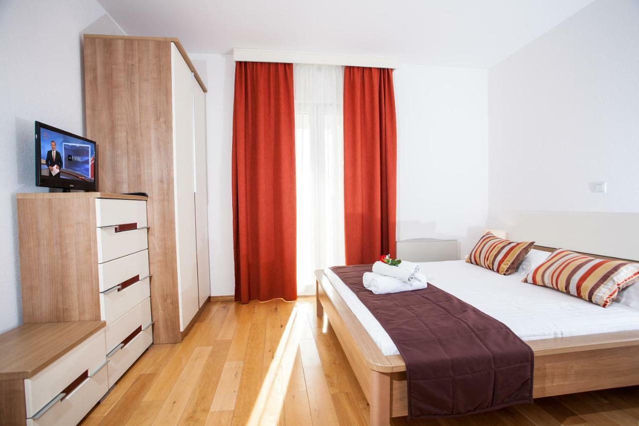 Villa Luce Mit Pool Makarska Bagian luar foto