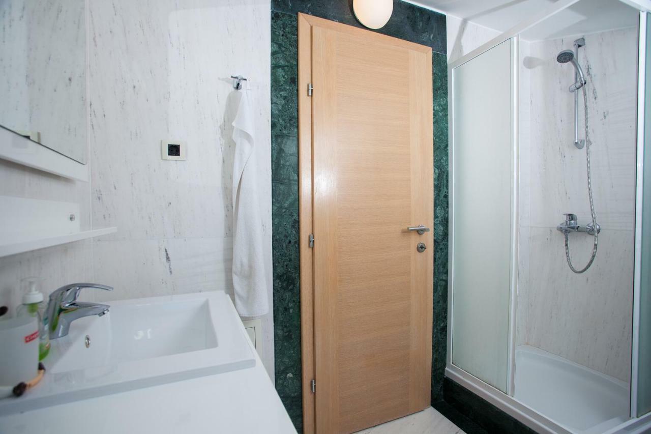 Villa Luce Mit Pool Makarska Ruang foto